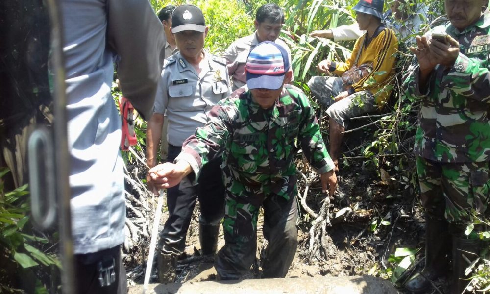 Astaga!! Meriam Kuno Ini Ditemukan Warga Dipinggir Sungai