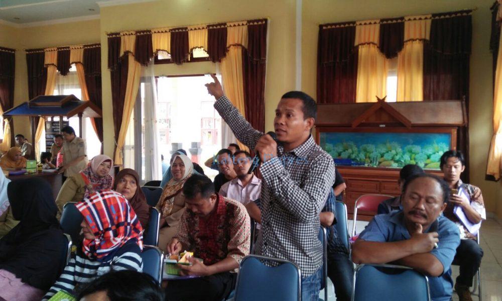 Puluhan Pedagang Tolak Pajak Penghasilan