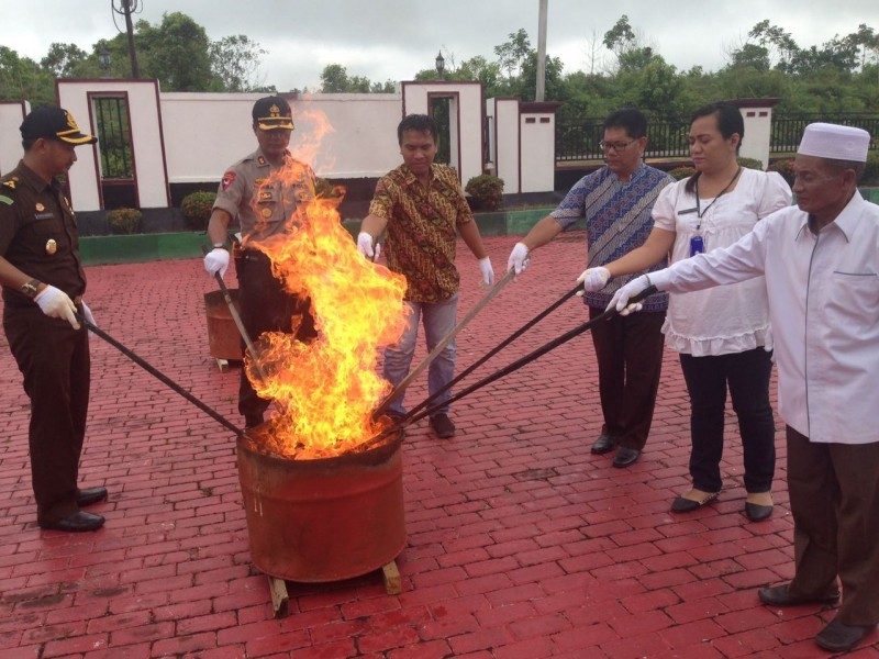 Kejari Lamandau Musnahkan Barbuk Narkoba