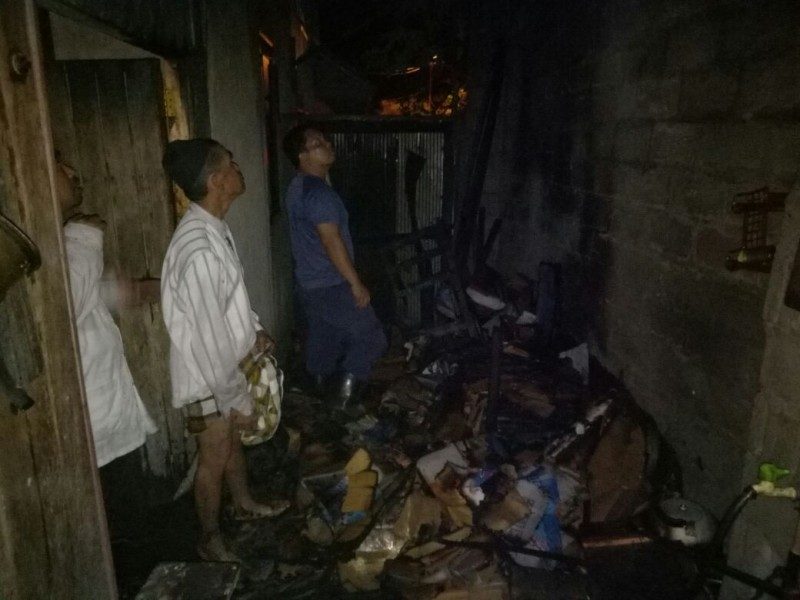 Jago Merah Menghanguskan Gudang Berisi Tumpukan Kardus di Kobar
