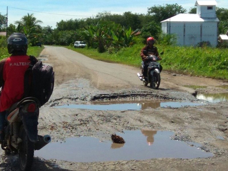 Plt. Camat MHU Minta Pemprov Perhatikan Ruas Jalan Bagendang