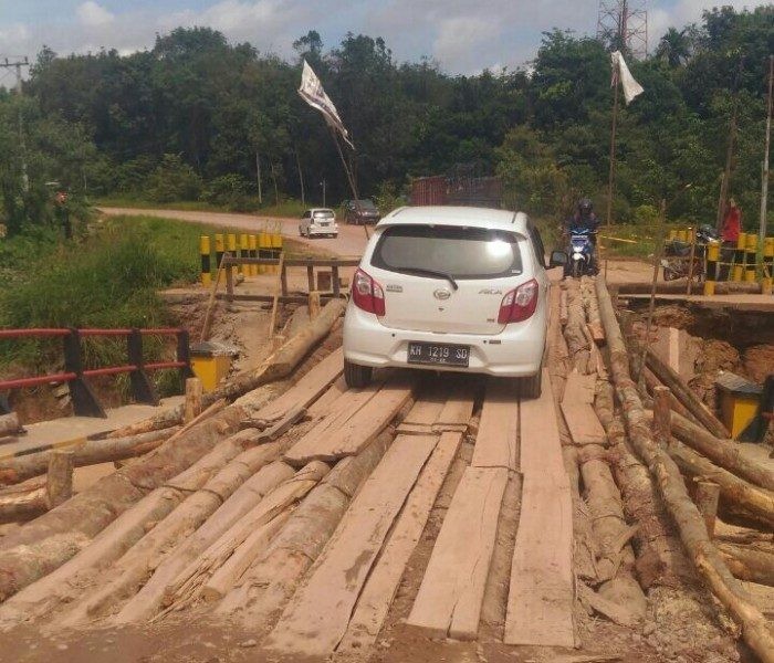 Mendapat Perbaikan Darurat, Arus Lalin di Jembatan Sei Rungau Mulai Normal