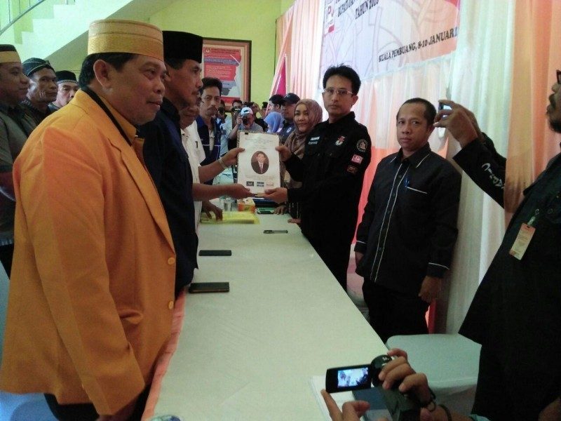 Diusung Tiga Parpol, Edi Riswan-Sutoyo S Darmo Mendaftar di KPUD Seruyan