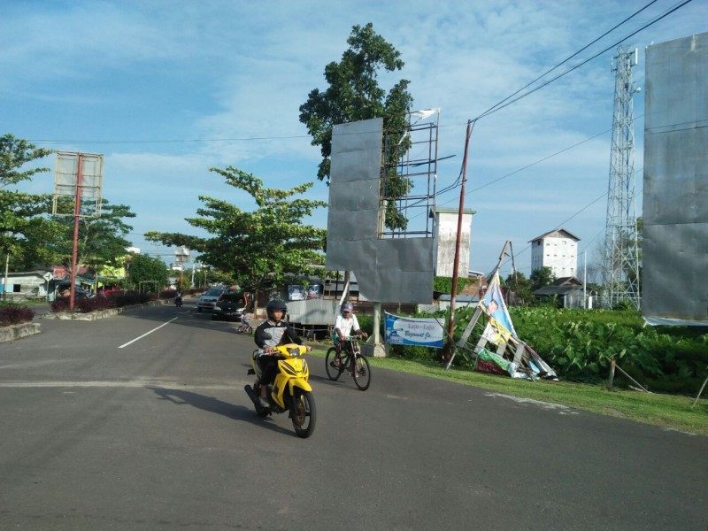 Reklame Roboh, Rusak Pemandangan Dalam Kota