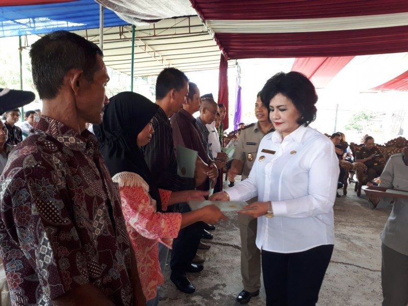 BPN Barsel Serahkan 1.594 Sertifikat Warga