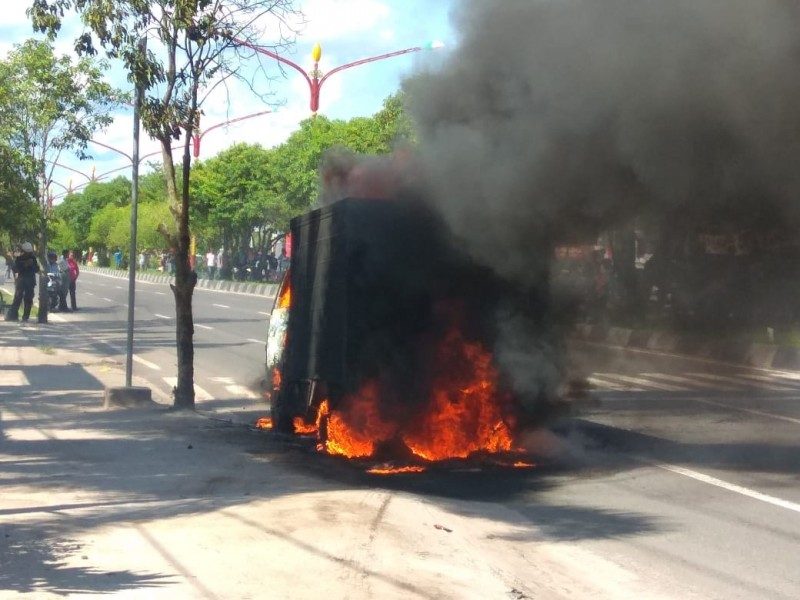 Korsleting, Mobil Box Sembako Terbakar