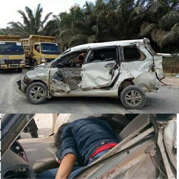 Hantam Bak Truk,  Penumpang Avanza Tewas