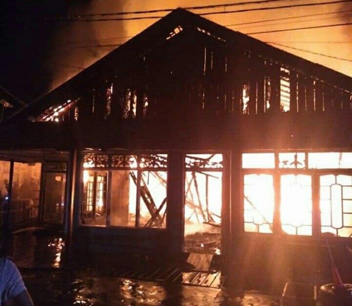 Puluhan Rumah di Jalan Riau Berkobar