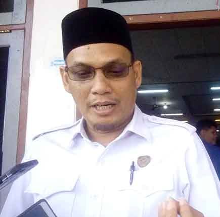 Anggota DPRD Seruyan Hadinur saat memberikan keterangan kepada awak media. 