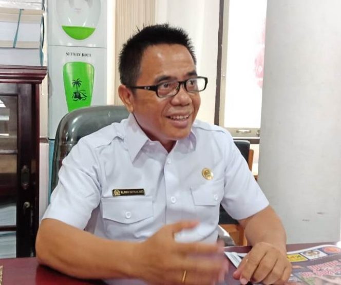 Anggota DPRD Kota Alfian Batnakanti saat memberikan keterangan kepada awak media Sabtu (29/6). 