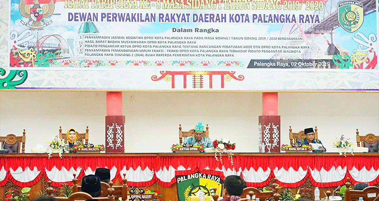 Ketua DPRD Kota Palangka Raya Sigit K Yunianto saat memimpin rapat paripurna Rabu (2/10/2019). 