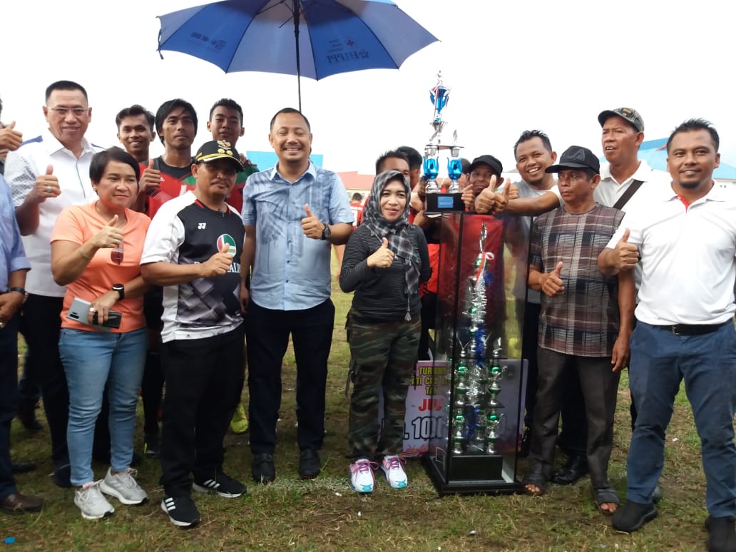 Bupati Barsel Tutup Open Turnamen Sepak Bola Bupati Cup