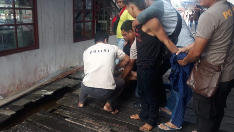 Dua pelaku saat disergap anggota Polsek Murung.