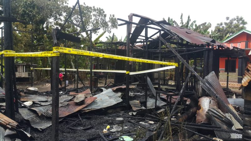 Rumah yang terletak di Jalan Imam Bonjol hanya menyisakan puing arang seusai kejadian kebakaran Rabu (19/2/2020). 