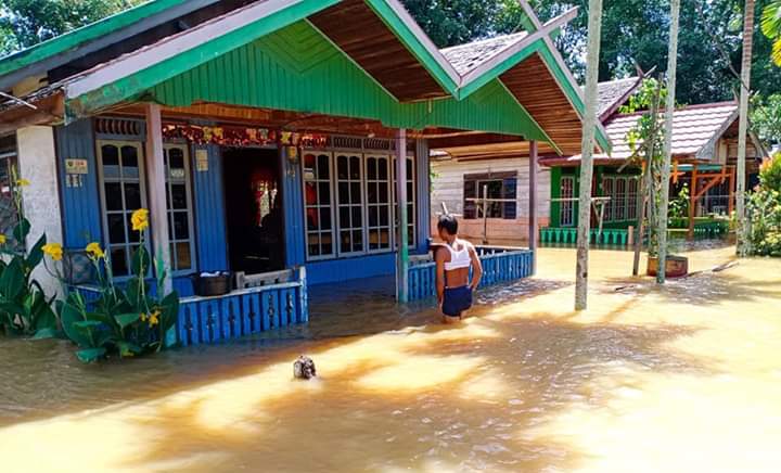 Rumah warga Tumbang Koling saat direndam banjir Senin (17/2/2020). 