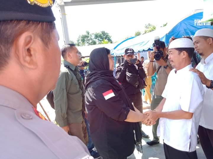 Menteri LHK RI Melayat ke Rumah Duka Korban Laka Air