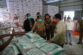 Gubernur Pastikan Ketersedian Stok Bahan Pokok Kalteng Aman