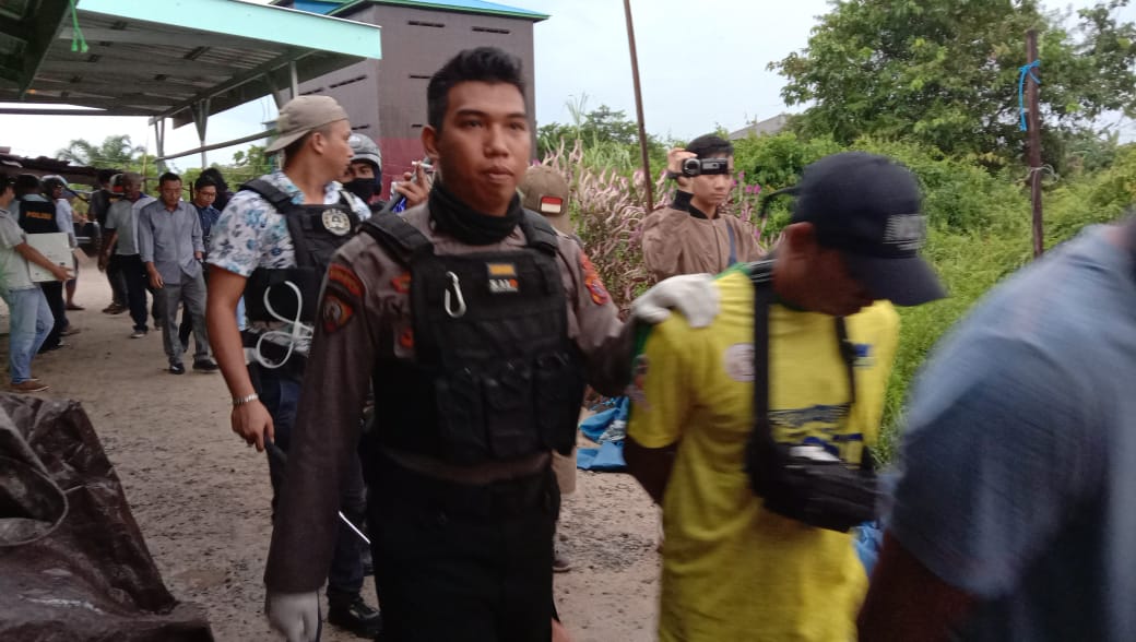 Gerebek Basis Narkoba, Polisi Ditembak Gas Air Mata