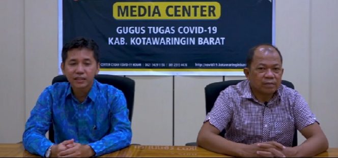 Juru bicara Penanganan Covid-19 Kabupaten Kobar, memberi keterangan pers. Foto : yus 