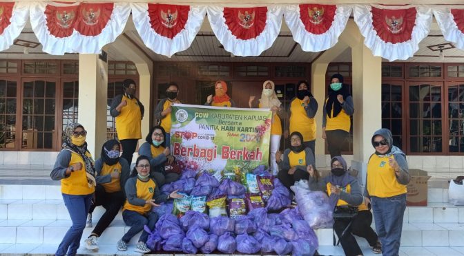 Peringati Hari Kartini, GOW Kapuas Bagikan Sembako dan Masker Gratis
