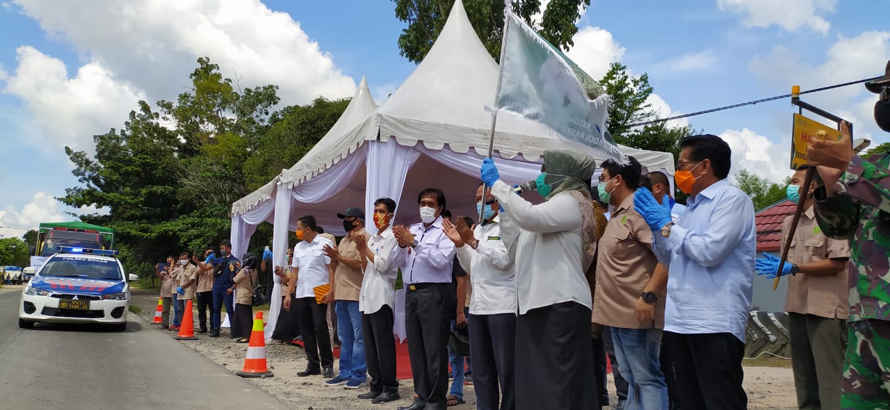 Bupati Kobar Lepas Puluhan Truk Pengangkut Zakat Beras Dari Pengusaha Nasional