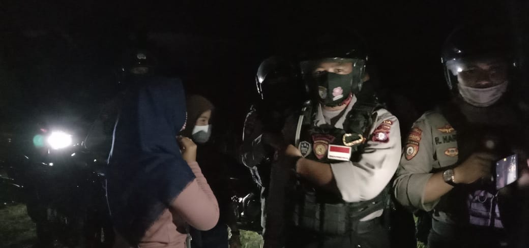 Pesta Miras di dalam Mobil, Dua Pria dan Tiga Wanita Diciduk Polisi