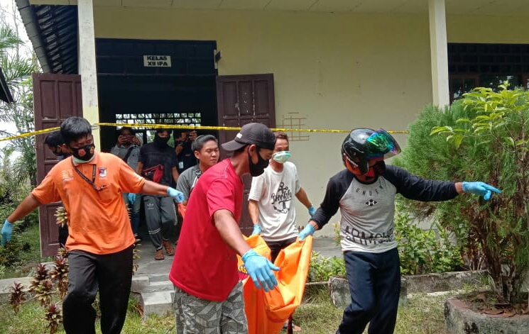 Ini Identitas Mayat Membusuk di Ruang Kelas SMA Perintis 