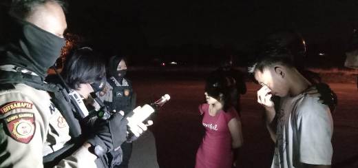 Kedapatan Bawa Miras, Sepasang Kekasih Diciduk Polisi 