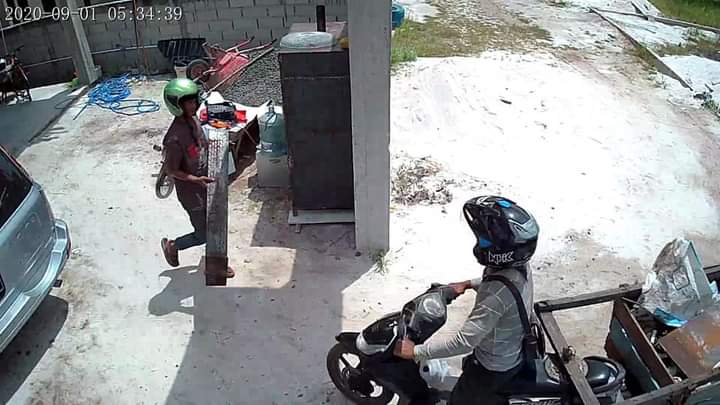 Pemulung Terekam CCTV Melakukan Aksi Pencurian 