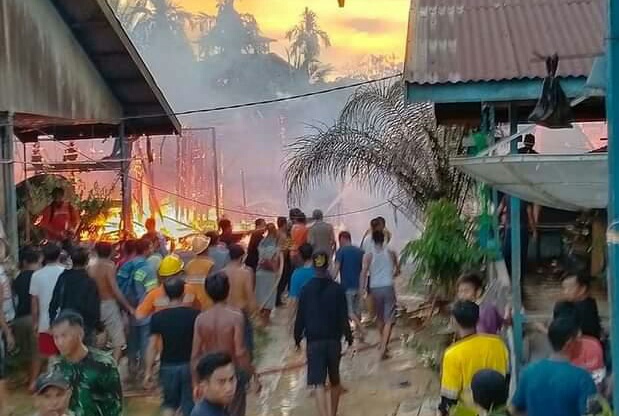 Dua Rumah di Barito Utara Berkobar