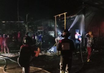 Bengkel Las dan Gudang Diamuk Jago Merah
