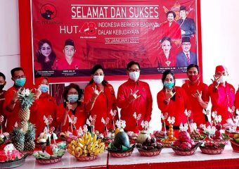 Rayakan HUT Ke -48, PDIP Barsel Bagi Tumpeng dan Penanaman Pohon