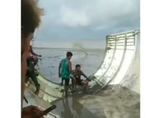 Geger, Warga Temukan Benda Mirip Serpihan Badan Pesawat