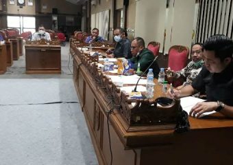 Dewan Kritisi Parkir Truk Sembarangan dalam Kota