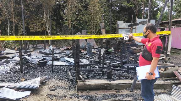 Tiga Rumah Warga Desa Telok Hangus Terbakar