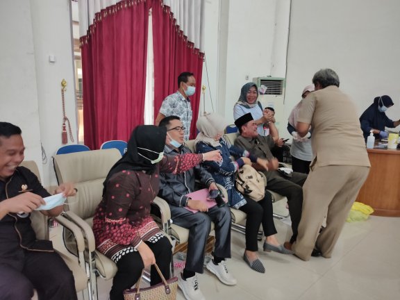 Cegah Covid-19, Anggota DPRD Barsel Jalani Rapid Test Antigen