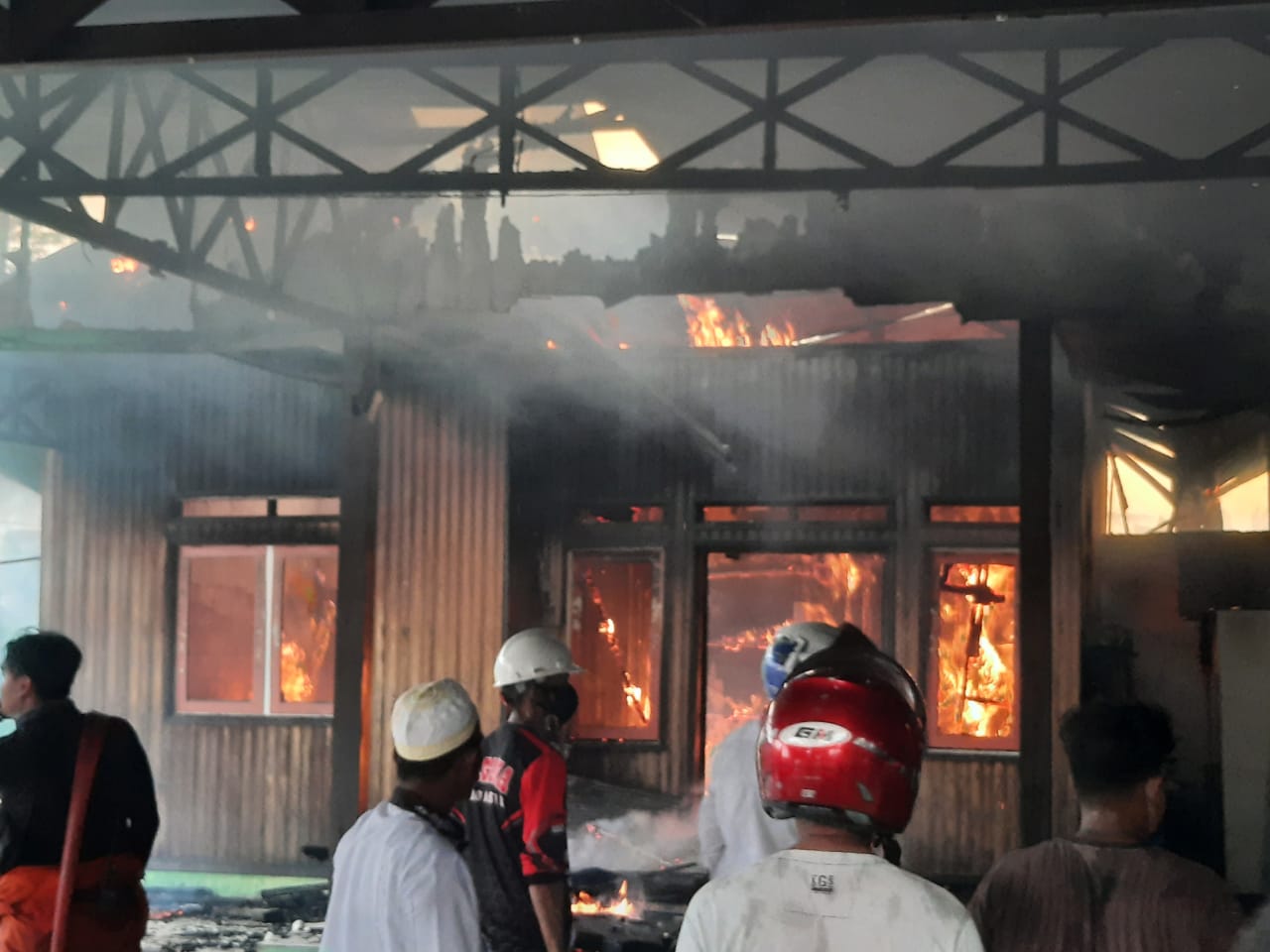 4 Rumah Warga Kobar Diamuk Jago Merah
