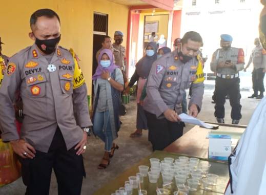 Ratusan Personel Polres Kobar Dites Urine