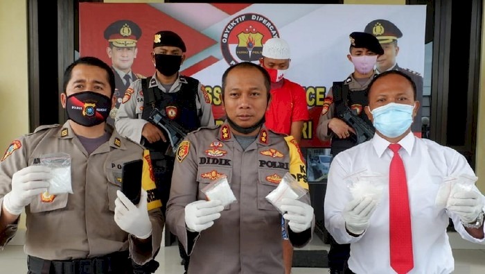 Polisi Tangkap Pengedar 1 Kg Sabu di Kendari