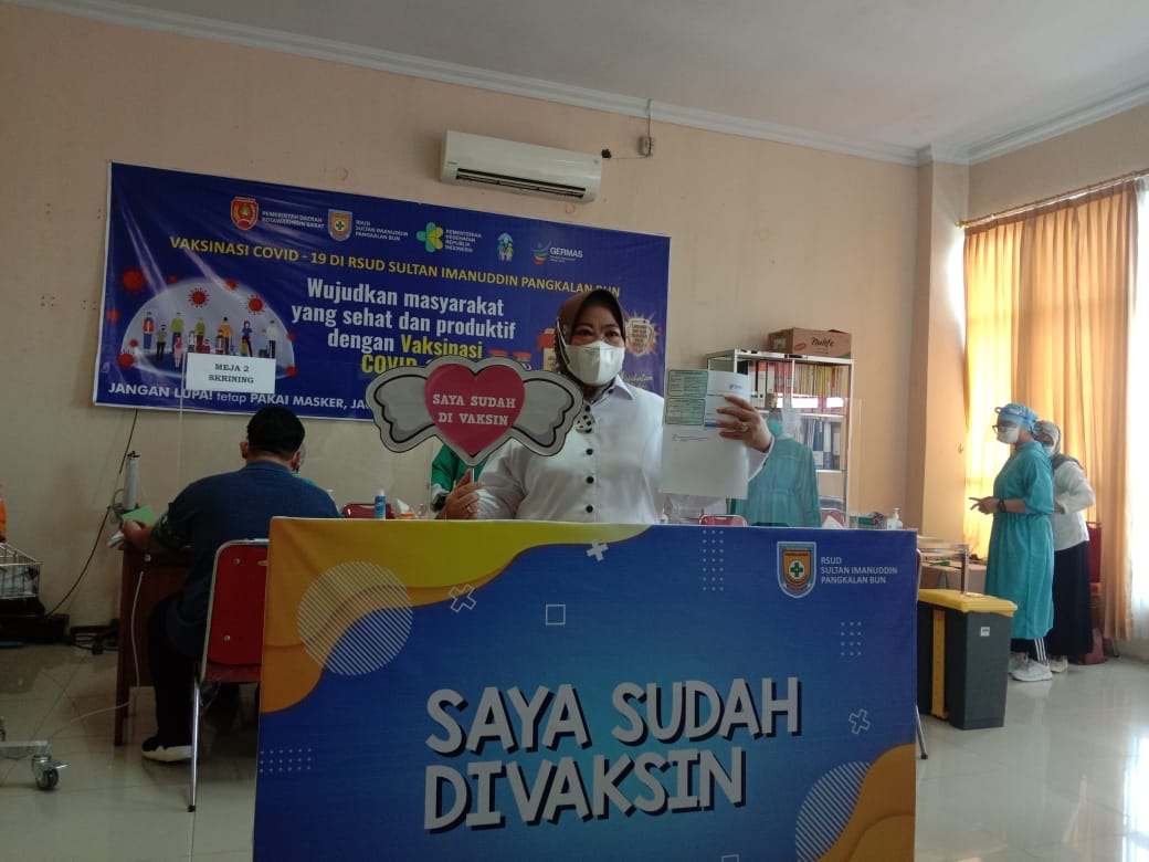 Bupati Kobar Divaksin Covid-19 Dosis Pertama