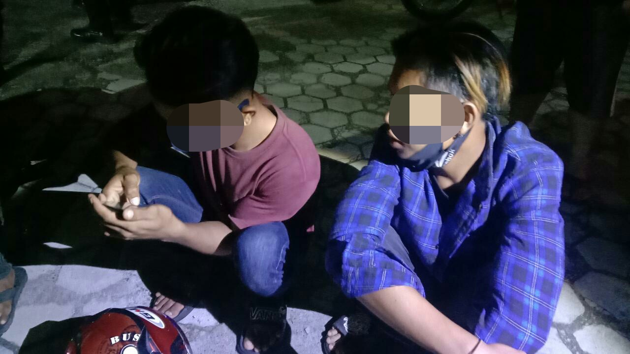Dua Remaja Mabuk Tabrak Bundaran Besar
