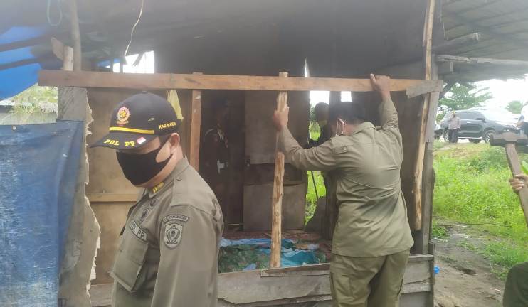 Belasan Warung Remang-remang Dibongkar Paksa