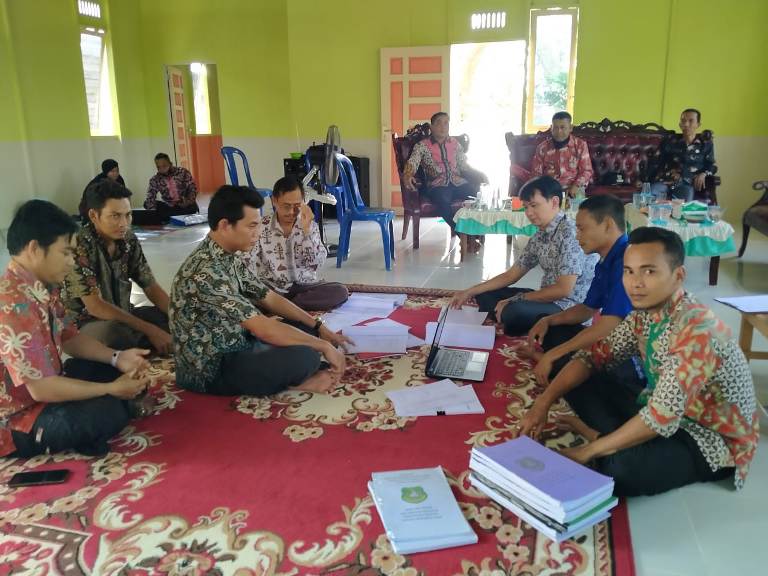 Camat Bataguh Pantau Kegiatan Tim Monitoring