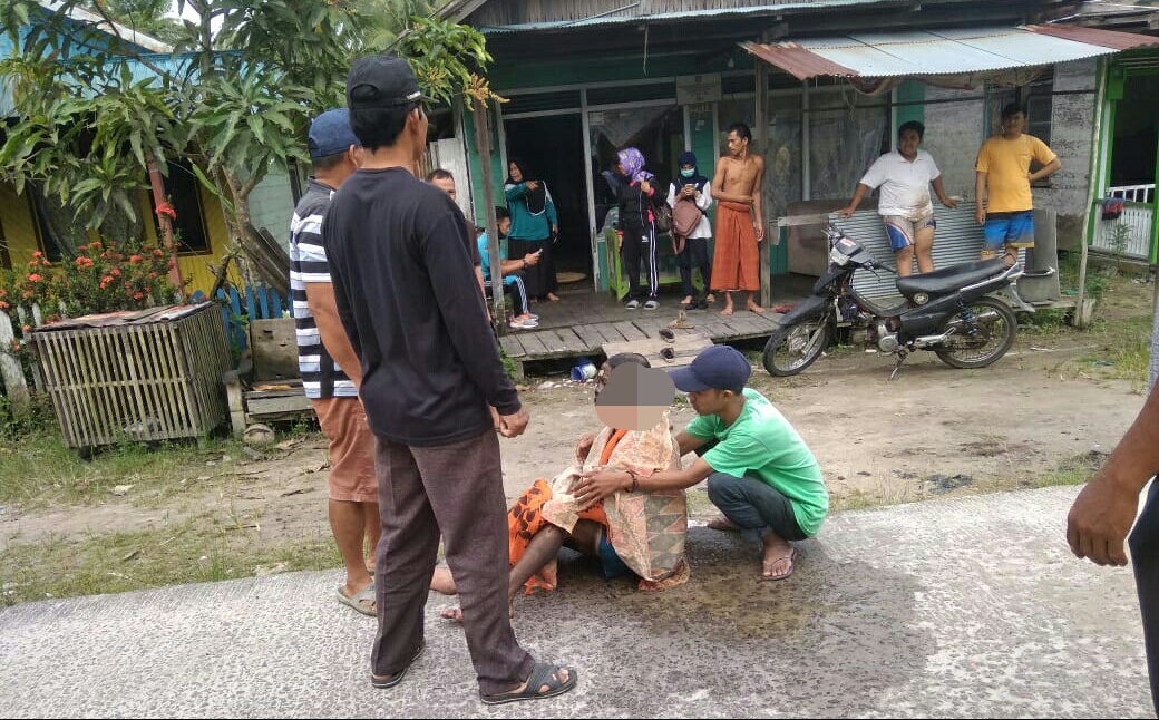 Warga Samuda Nekat Bakar Diri dengan Bensin