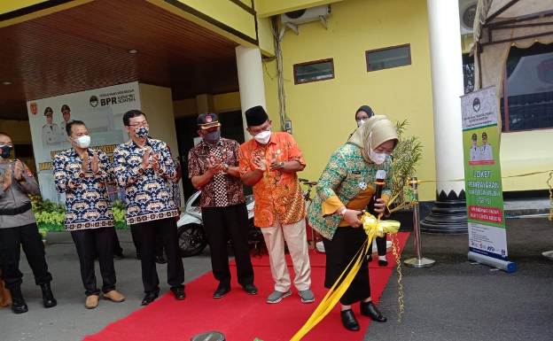 Bupati Resmikan Mobil Keliling BPR Marunting
