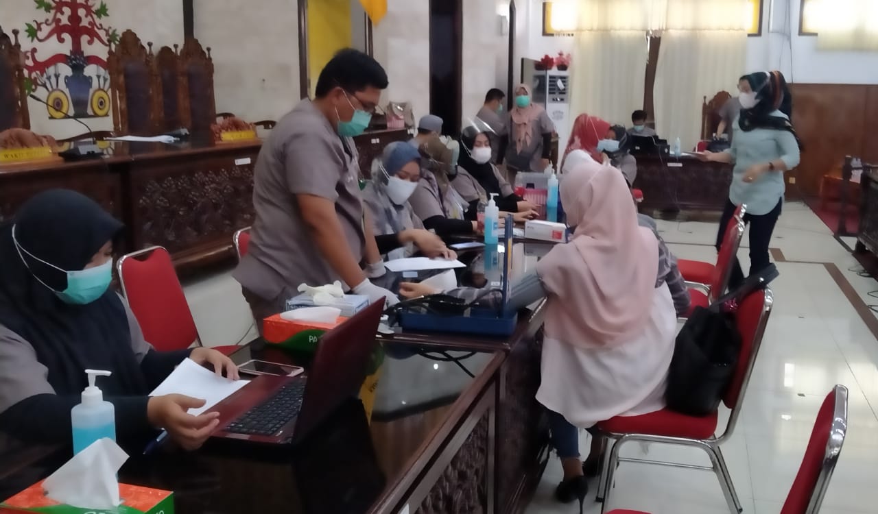 Dewan dan Pegawai Sekretariat DPRD Kapuas Jalani Vaksin Kedua