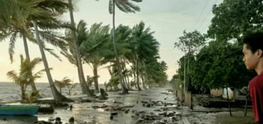 Lima Desa Pesisir Kumai Diterjang Gelombang
