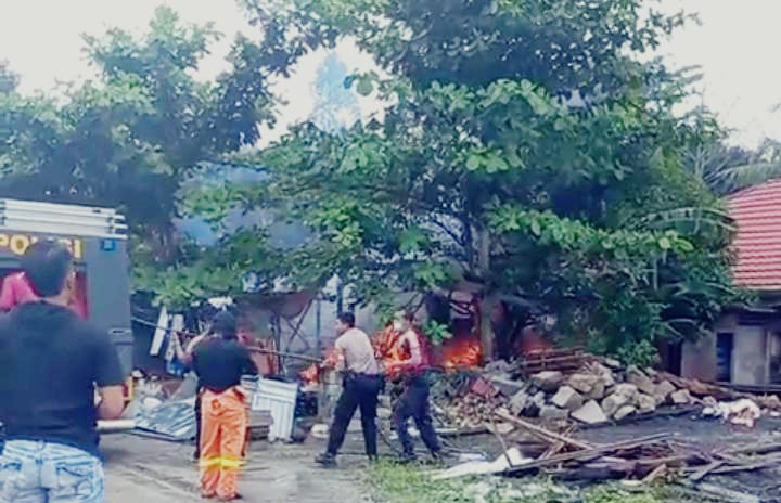 Rumah Warga Jalan Tingang Terbakar