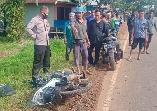Sepeda motor korban yang berada di lokasi kejadian, Senin (27/9). 