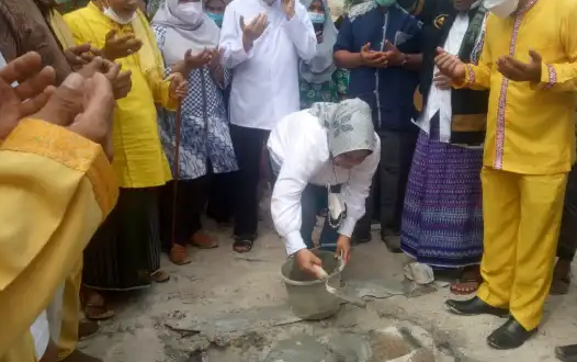 Bupati Kobar Letakan Batu Pertama Pembangunan Musala